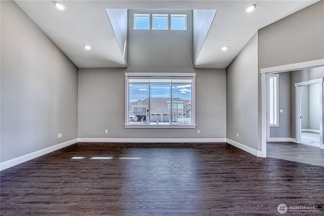 819 N Newport Loop, East Wenatchee, WA 98802