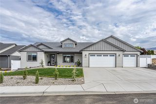 819 N Newport Loop, East Wenatchee, WA 98802