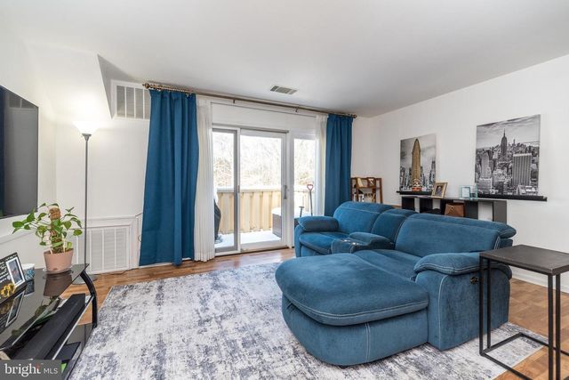 906 DOGWOOD CT, Lansdale, PA 19446