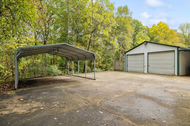 207 Robinson Dr, Dickson, TN 37055