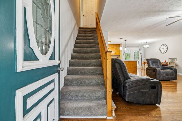 207 Robinson Dr, Dickson, TN 37055