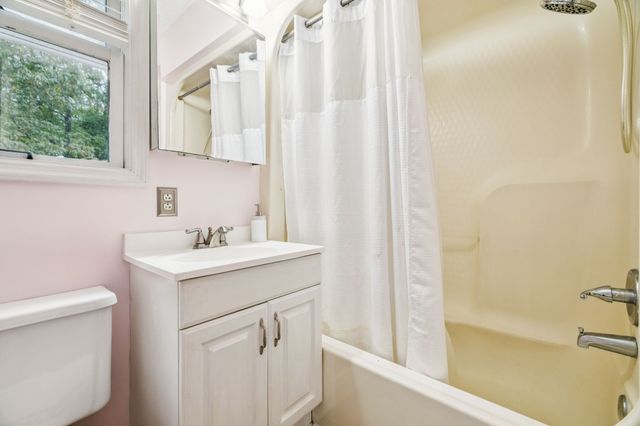 207 Robinson Dr, Dickson, TN 37055