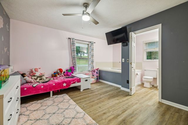 207 Robinson Dr, Dickson, TN 37055