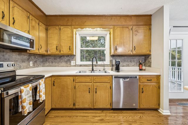 207 Robinson Dr, Dickson, TN 37055