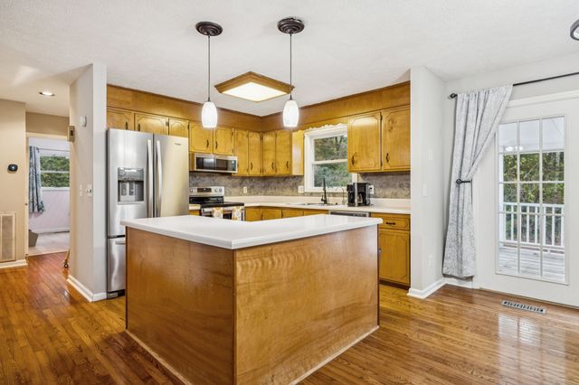 207 Robinson Dr, Dickson, TN 37055