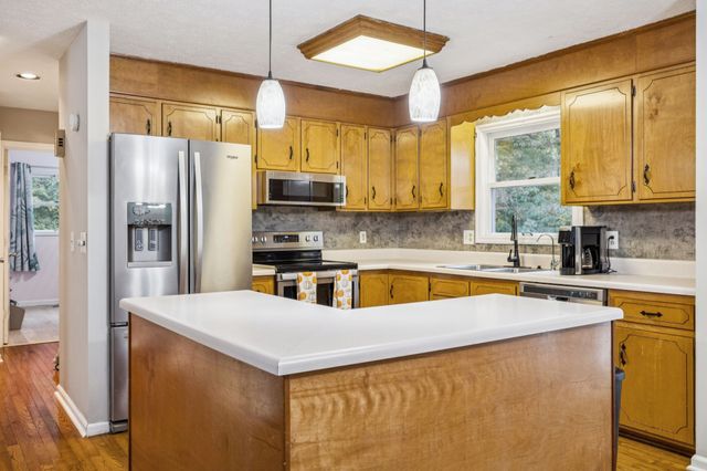 207 Robinson Dr, Dickson, TN 37055