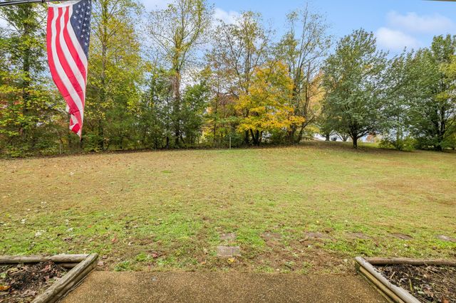 207 Robinson Dr, Dickson, TN 37055