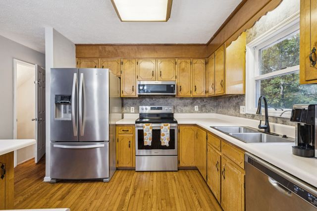 207 Robinson Dr, Dickson, TN 37055