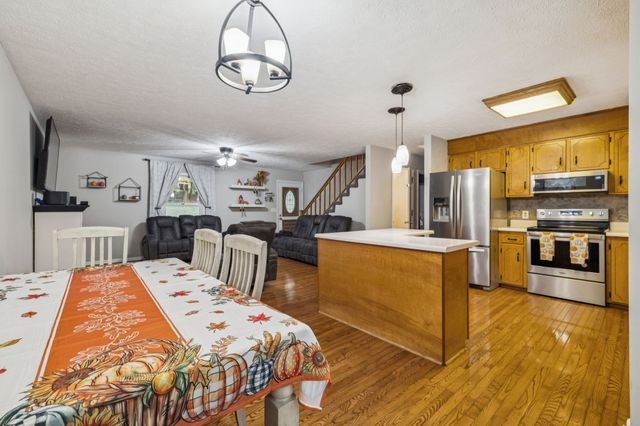 207 Robinson Dr, Dickson, TN 37055