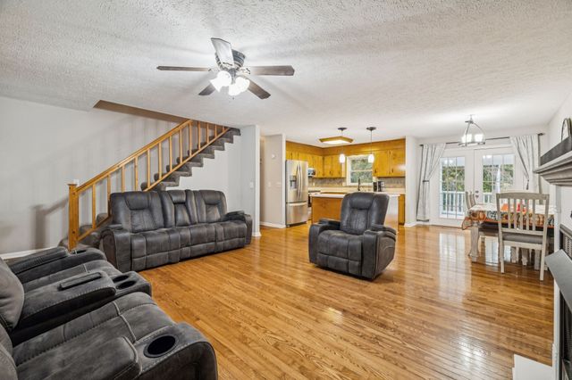 207 Robinson Dr, Dickson, TN 37055