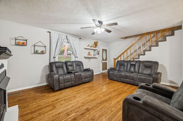 207 Robinson Dr, Dickson, TN 37055