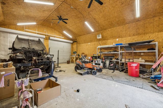 207 Robinson Dr, Dickson, TN 37055