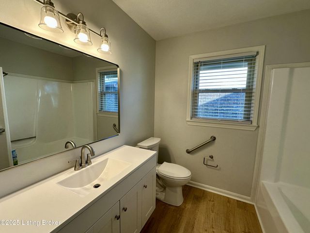 8806 Tranquil Valley Ln, Jeffersontown, KY 40299