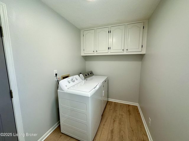 8806 Tranquil Valley Ln, Jeffersontown, KY 40299