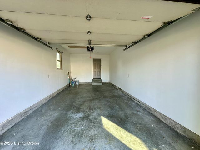 8806 Tranquil Valley Ln, Jeffersontown, KY 40299