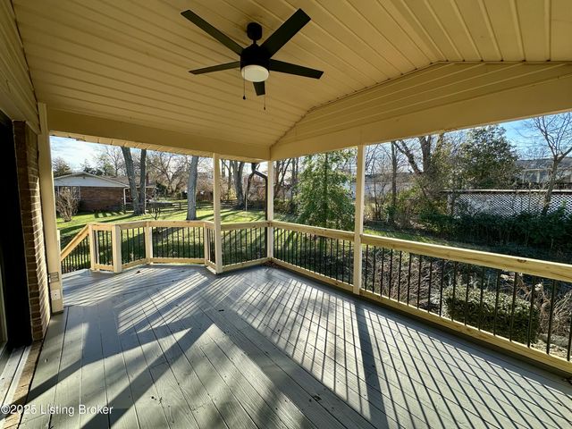 8806 Tranquil Valley Ln, Jeffersontown, KY 40299