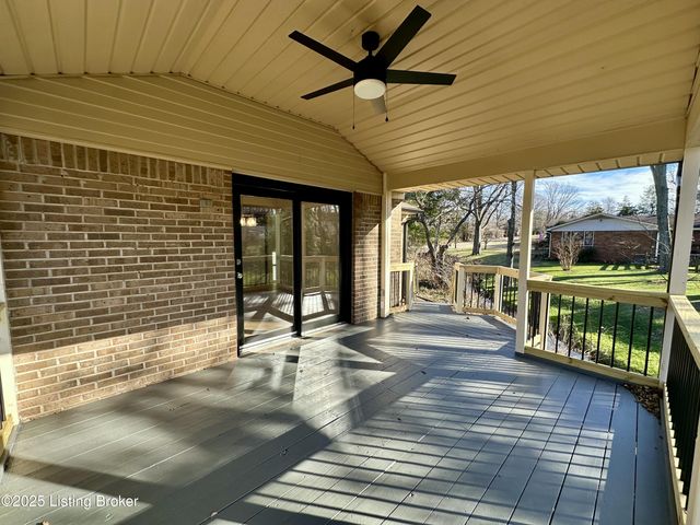 8806 Tranquil Valley Ln, Jeffersontown, KY 40299