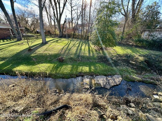 8806 Tranquil Valley Ln, Jeffersontown, KY 40299