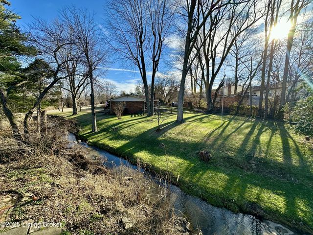 8806 Tranquil Valley Ln, Jeffersontown, KY 40299