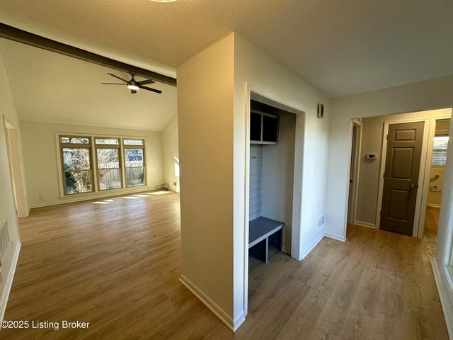 8806 Tranquil Valley Ln, Jeffersontown, KY 40299