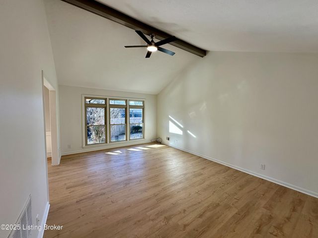 8806 Tranquil Valley Ln, Jeffersontown, KY 40299