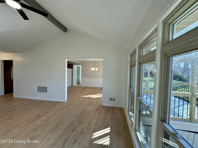 8806 Tranquil Valley Ln, Jeffersontown, KY 40299