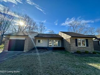 8806 Tranquil Valley Ln, Jeffersontown, KY 40299