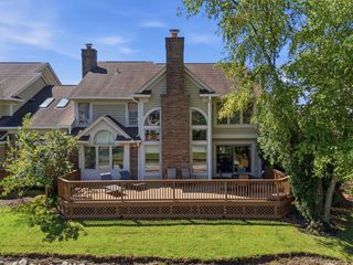 876 Island Court, Deerfield, IL 60015