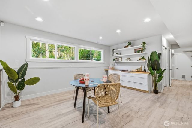 25120 SE 14th Street, Sammamish, WA 98075