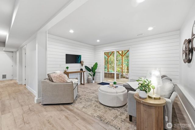 25120 SE 14th Street, Sammamish, WA 98075