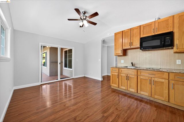 901 Helix Dr, Concord, CA 94518