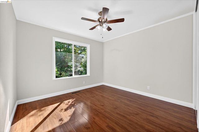 901 Helix Dr, Concord, CA 94518