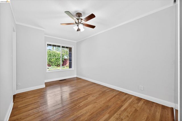 901 Helix Dr, Concord, CA 94518