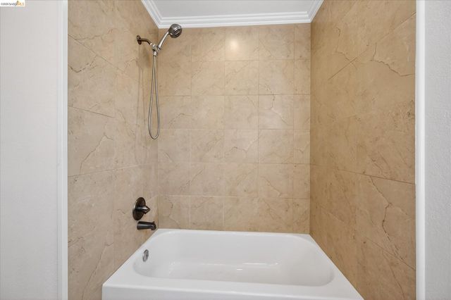 901 Helix Dr, Concord, CA 94518