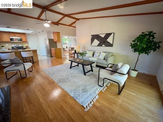 901 Helix Dr, Concord, CA 94518