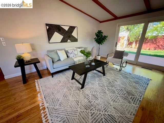 901 Helix Dr, Concord, CA 94518