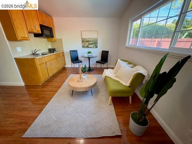 901 Helix Dr, Concord, CA 94518