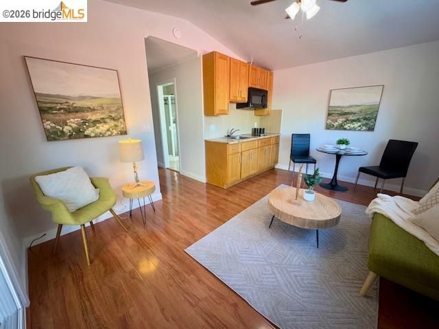 901 Helix Dr, Concord, CA 94518