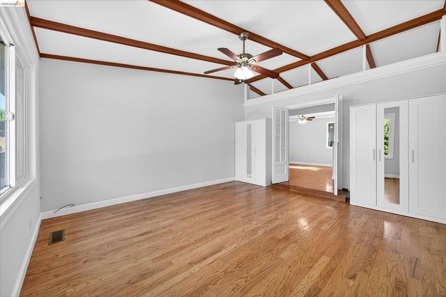 901 Helix Dr, Concord, CA 94518
