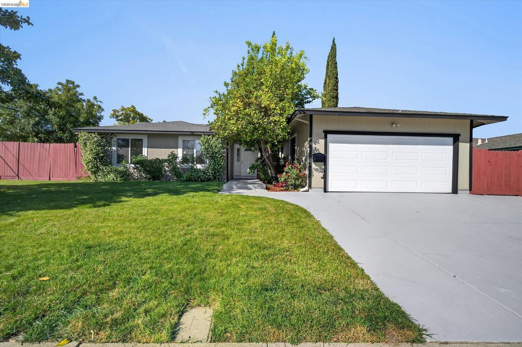 901 Helix Dr, Concord, CA 94518
