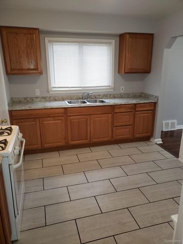 2099 Cleveland Avenue, Lincoln Park, MI 48146