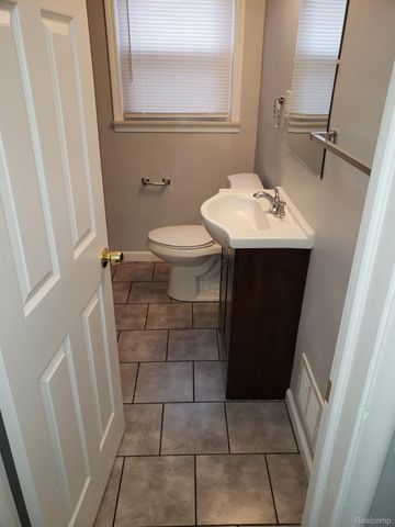 2099 Cleveland Avenue, Lincoln Park, MI 48146