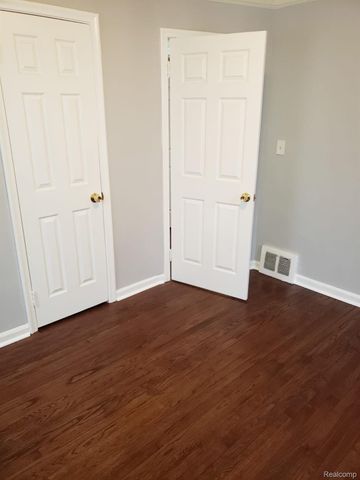 2099 Cleveland Avenue, Lincoln Park, MI 48146