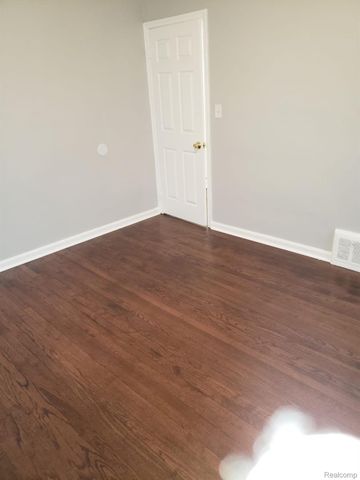 2099 Cleveland Avenue, Lincoln Park, MI 48146