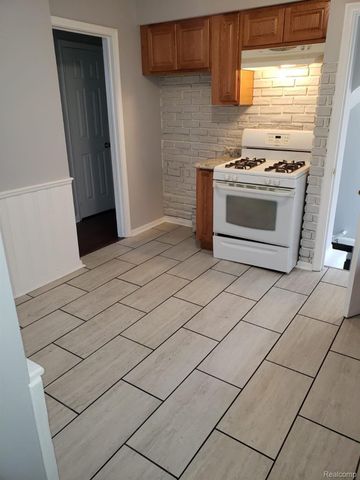 2099 Cleveland Avenue, Lincoln Park, MI 48146