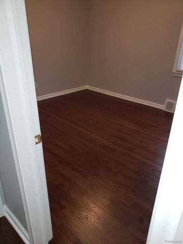 2099 Cleveland Avenue, Lincoln Park, MI 48146