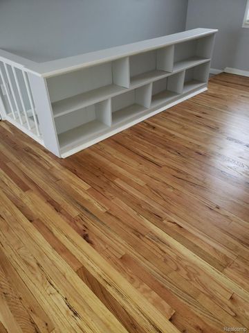 2099 Cleveland Avenue, Lincoln Park, MI 48146