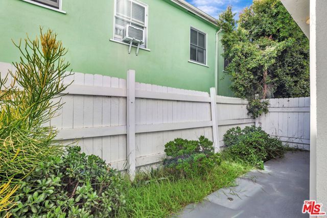 811 21st Street 2, Santa Monica, CA 90403