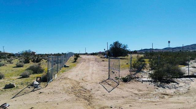 1863 Cypress Lane, Landers, CA 92285