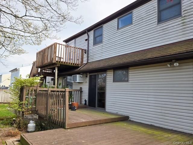 9 Goshen Street, Deer Park, NY 11729